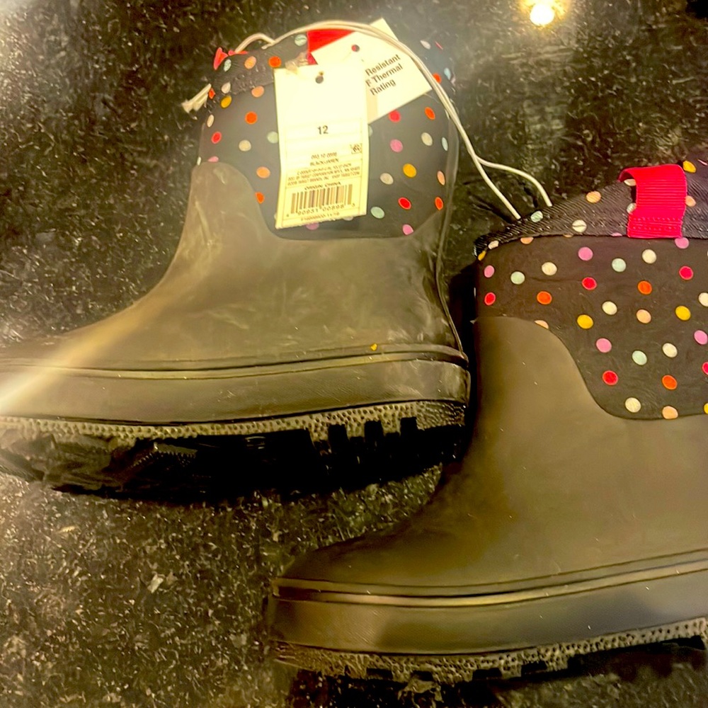 Size 11 girls water resistant thermal boot